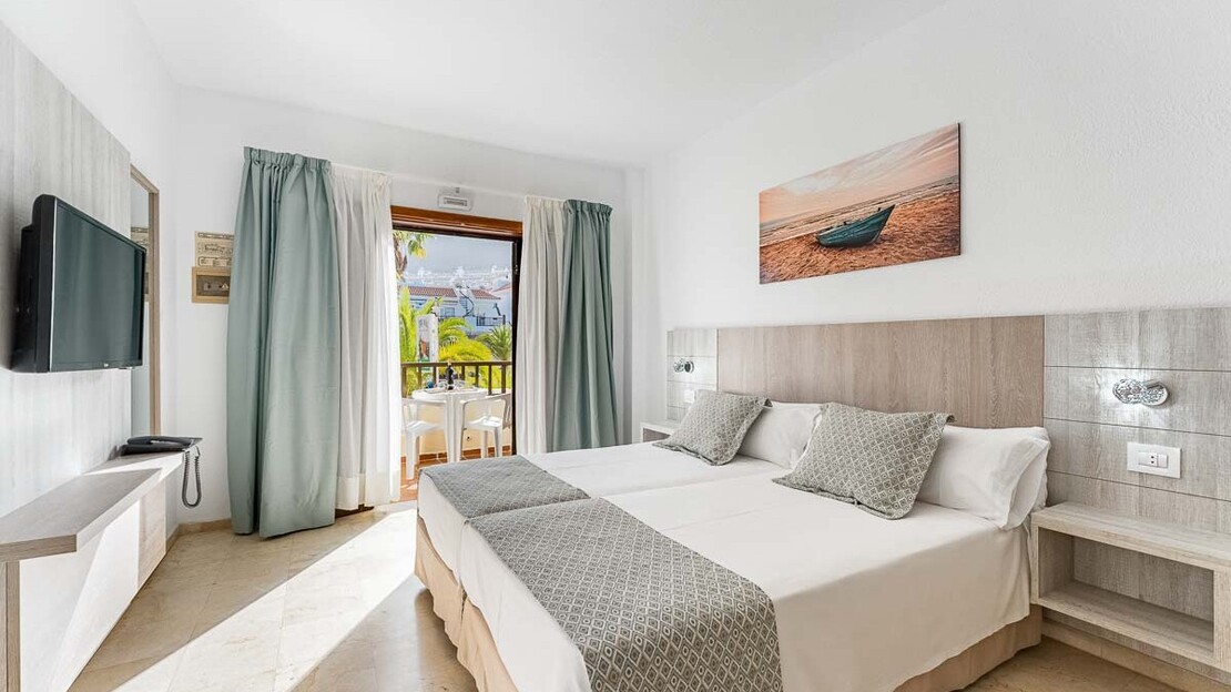 Klayman Olivina Aparthotel